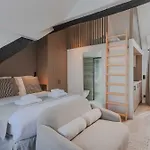 Elegance & Charm In This Cocoon With Ac - Louvre