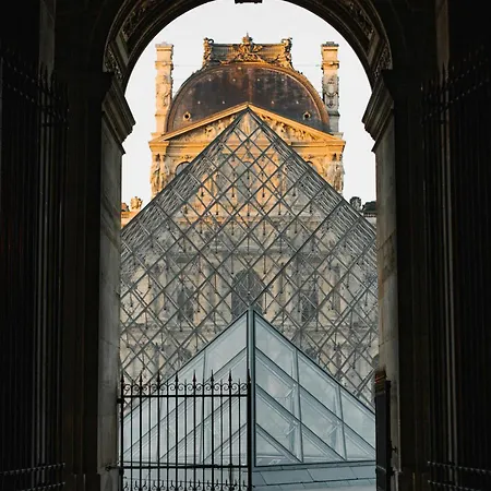 Elegance & Charm In This Cocoon With Ac - Louvre Parigi